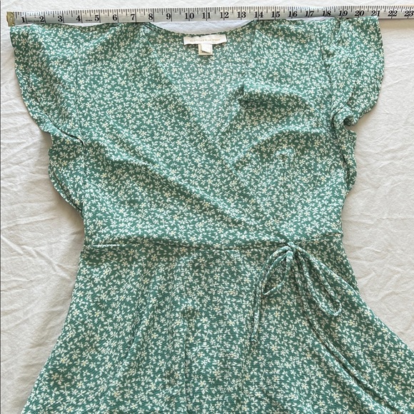 Green calico wrap v neck babydoll ruffled sleeve top small Monteau Los Angeles - Picture 7 of 10